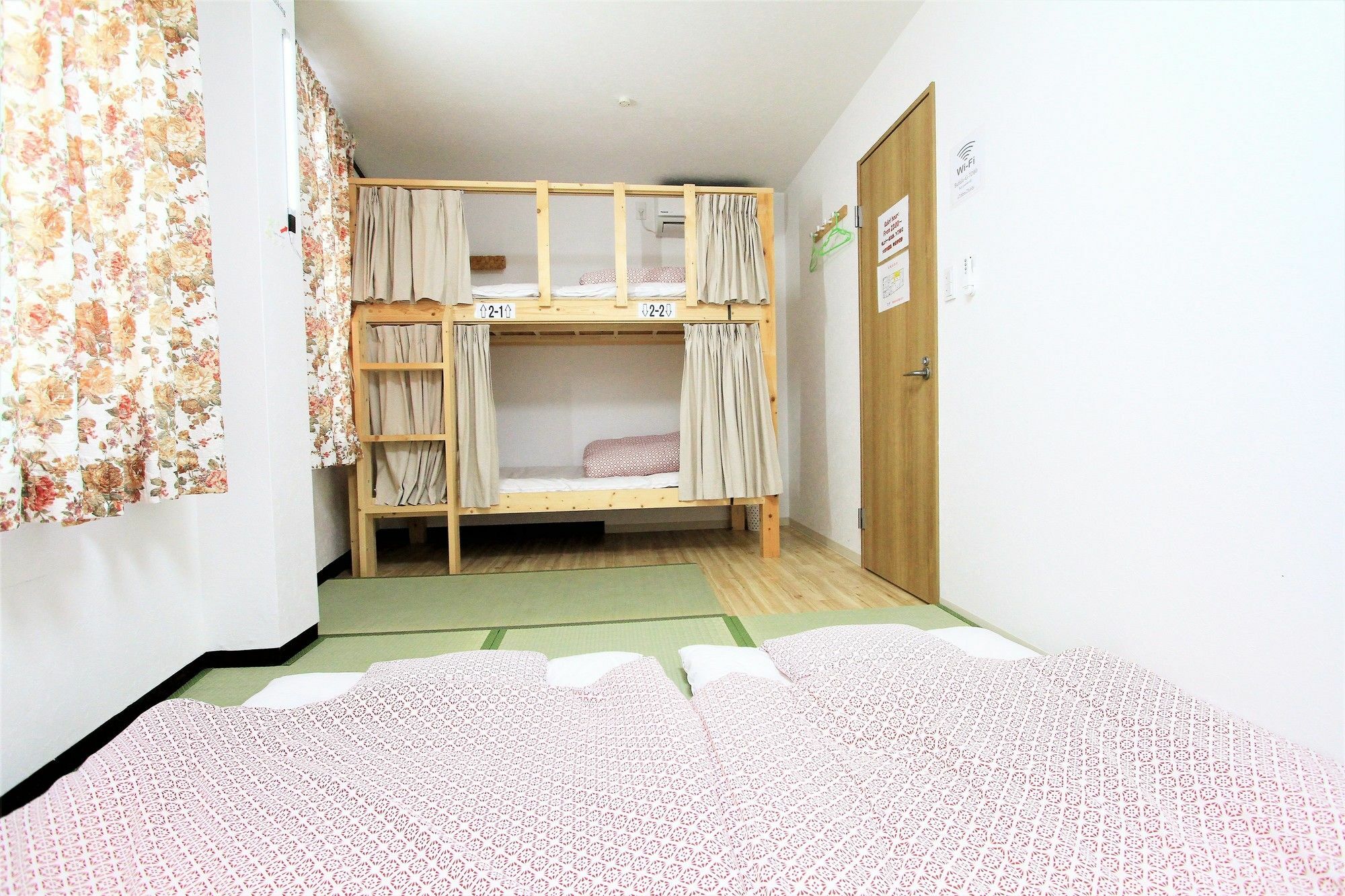Banana Hammock Hotel Osaka Bagian luar foto